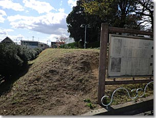 小野小町塚と深草少将供養塔(欣浄寺庭園内)