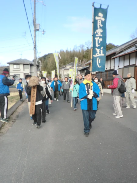 伐採した寄進竹の観音寺への搬入